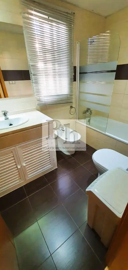 Baño de Casa adosada en venta en Alhaurín de la Torre con Aire acondicionado, Calefacción y Jardín privado