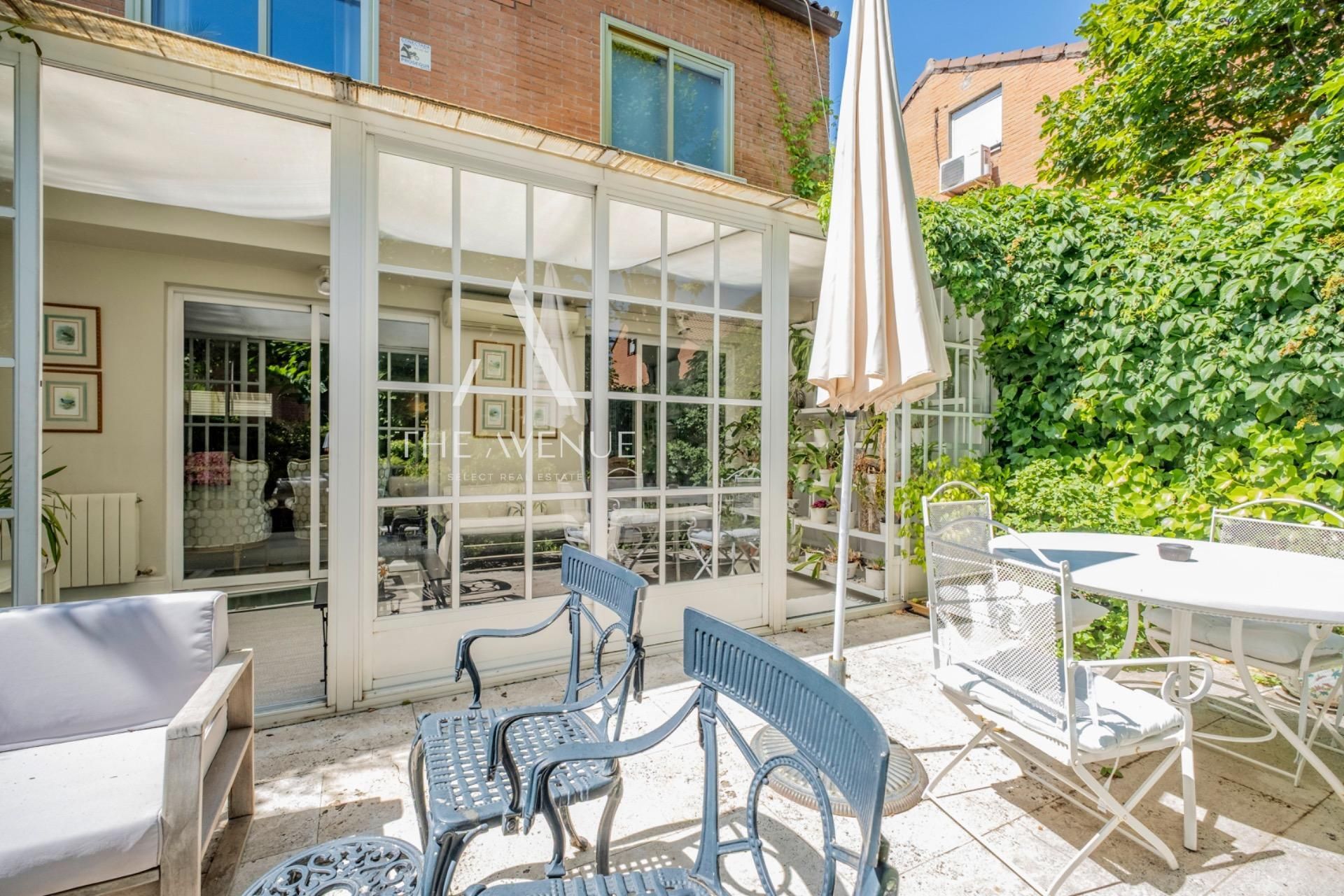 Terrace of Single-family semi-detached for sale in La Moraleja  with Air Conditioner, Heating and Private garden