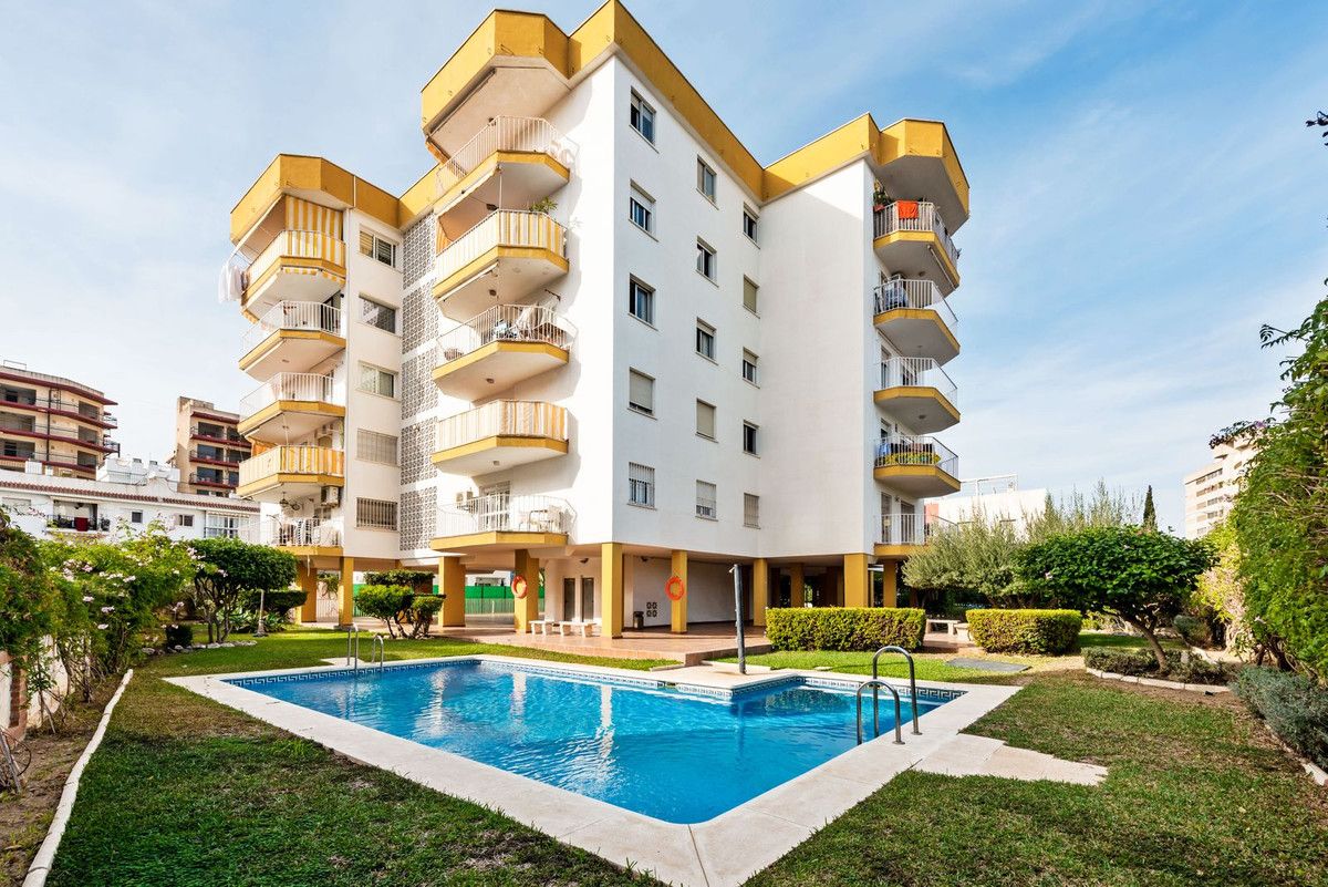 Vista exterior de Apartament en venda en Torremolinos amb Aire condicionat i Piscina comunitària