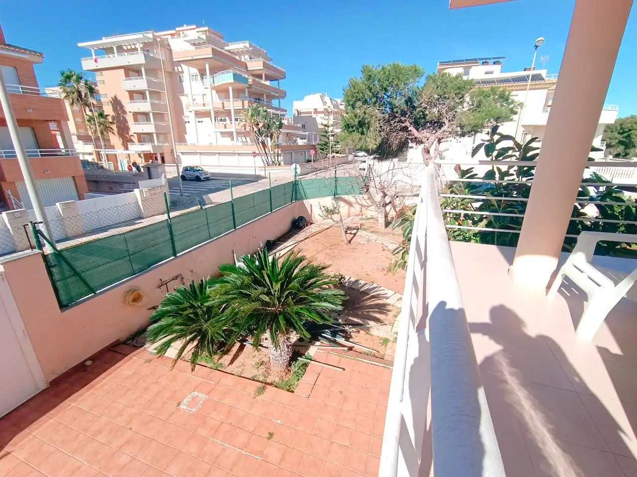 Vista exterior de Casa o xalet en venda en Oliva amb Aire condicionat, Jardí privat i Terrassa