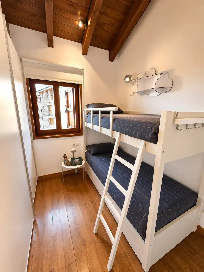 Dormitori de Dúplex de lloguer en Alp amb Calefacció, Parquet i Terrassa