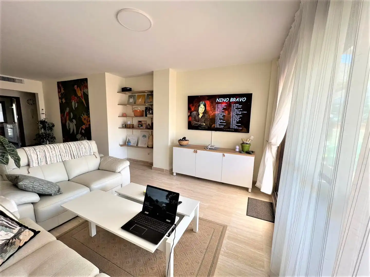 Sala d'estar de Àtic en venda en Estepona amb Aire condicionat, Terrassa i Traster