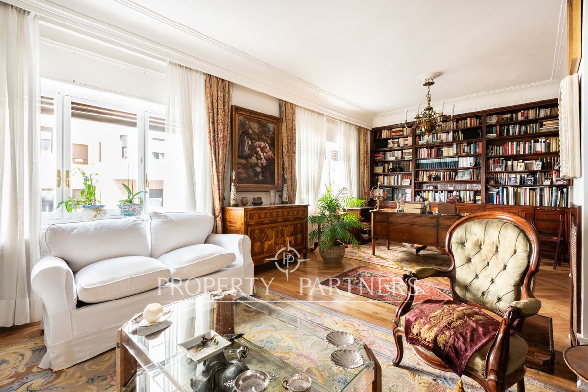 Sala d'estar de Apartament en venda en  Madrid Capital amb Calefacció