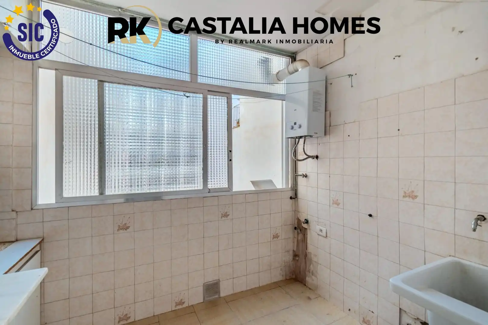 Habitación de Piso en venta en Castellón de la Plana / Castelló de la Plana con Trastero y Balcón