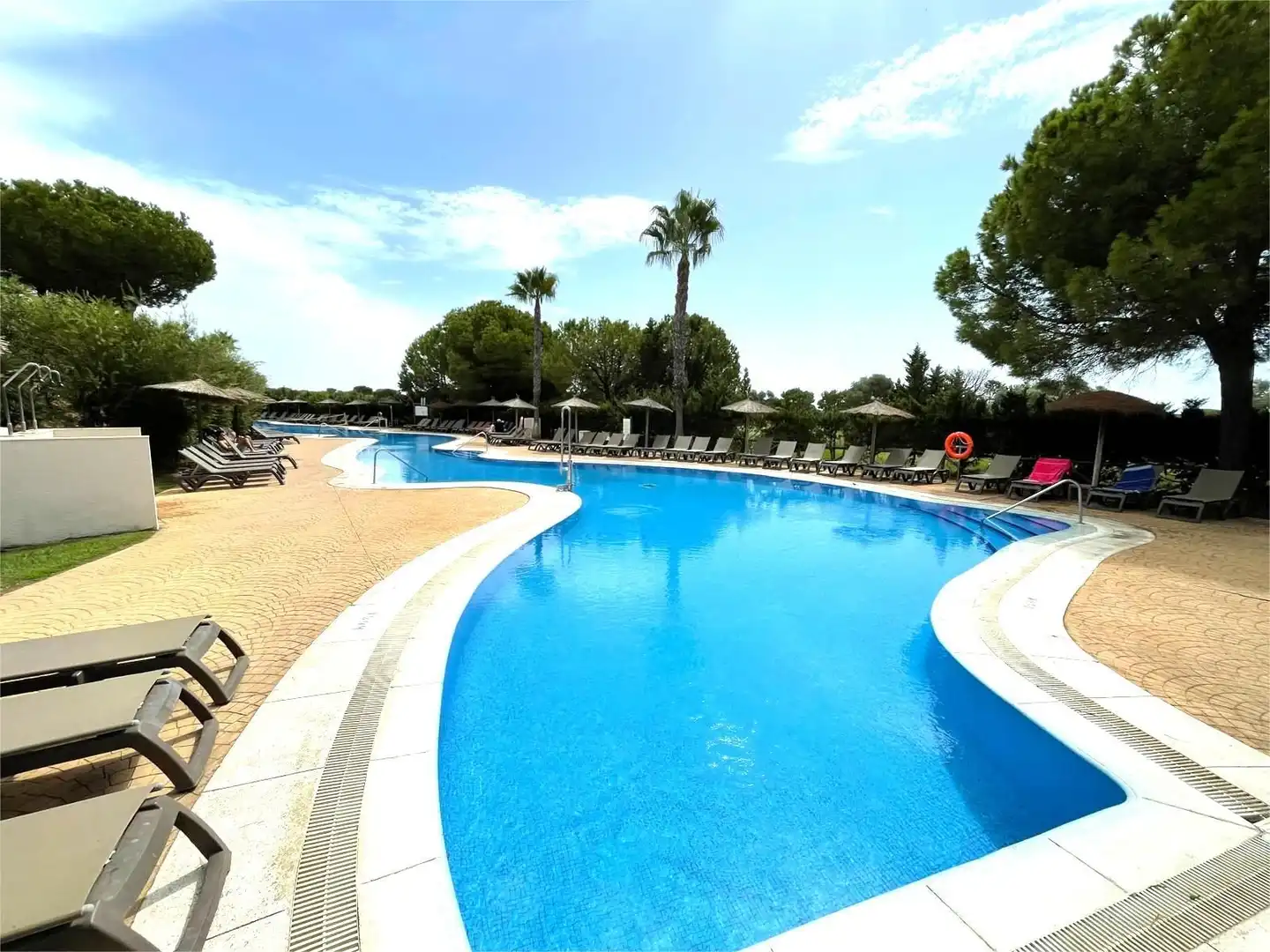Schwimmbecken von Wohnungen zum Verkauf in Cartaya mit Klimaanlage, Heizung und Terrasse