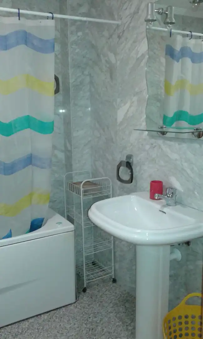 Baño de Piso de alquiler en Salamanca con Calefacción y Amueblado
