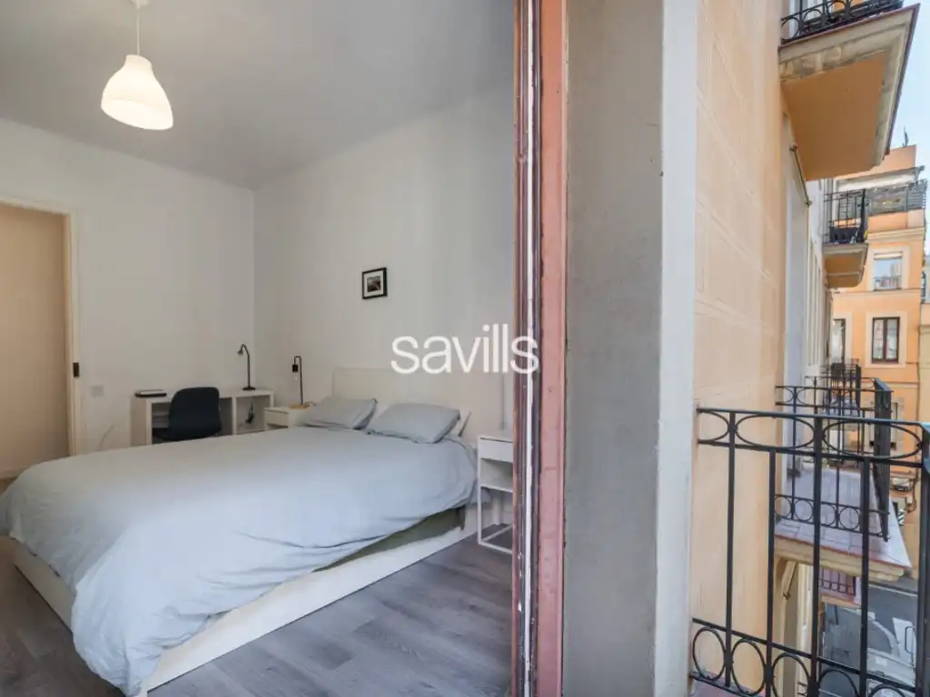 Schlafzimmer von Wohnungen zum Verkauf in Barcelona mit Möbliert und Balkon