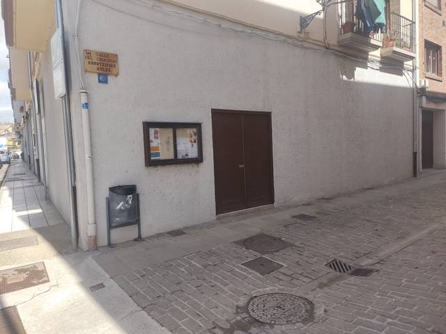 Local comercial en Alquiler en Calle del Crucifijo, 38 en Puente la Reina / Gares