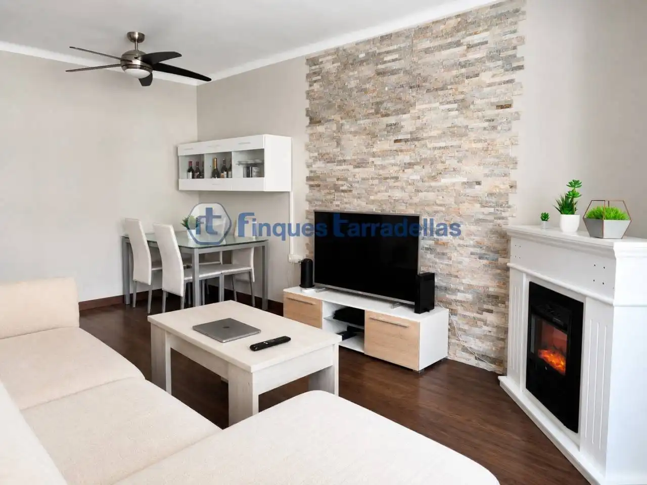 Wohnzimmer von Wohnung zum Verkauf in Blanes mit Klimaanlage, Heizung und Parkett