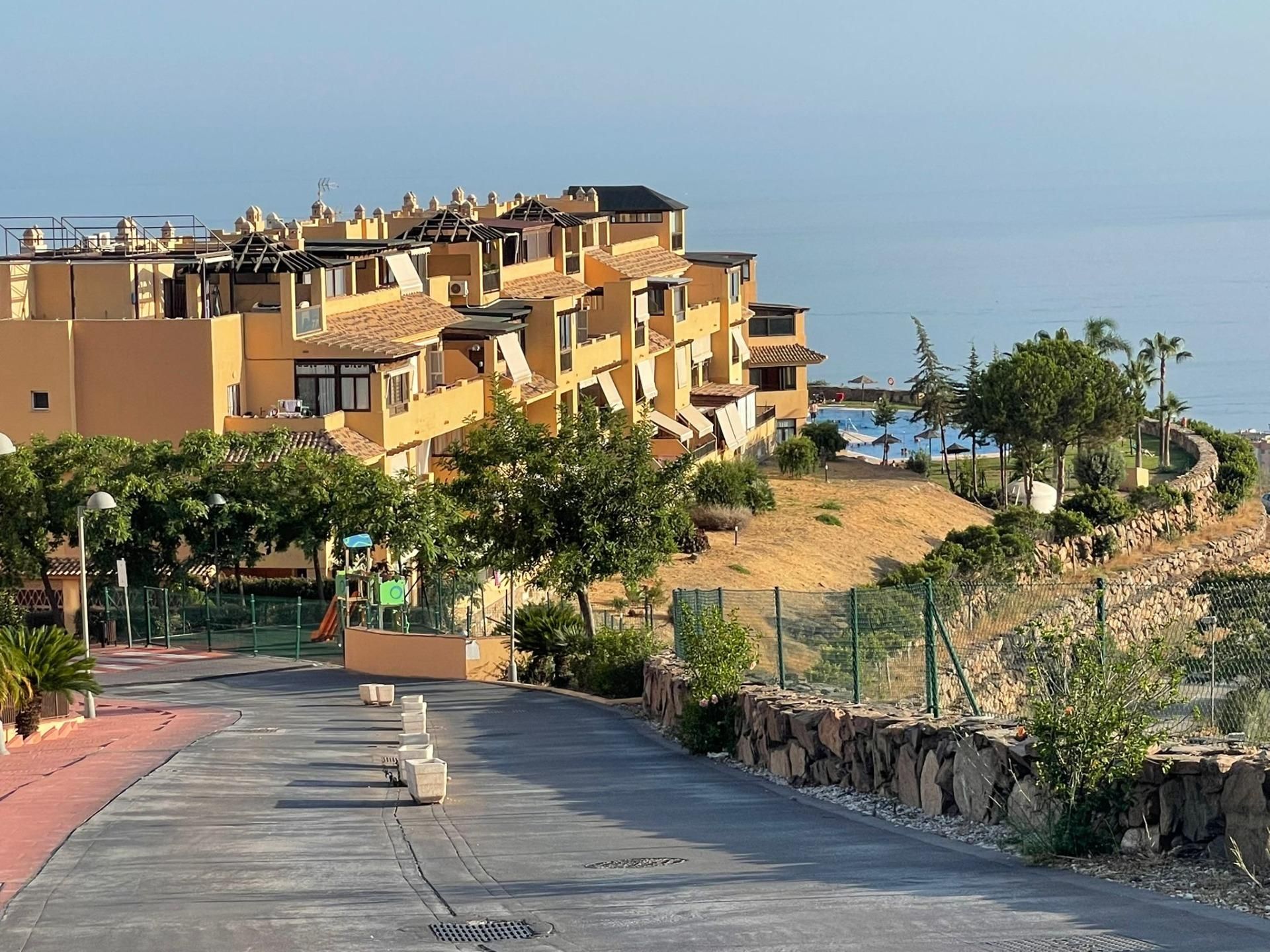 Vista exterior de Apartament en venda en Rincón de la Victoria amb Aire condicionat, Calefacció i Jardí privat