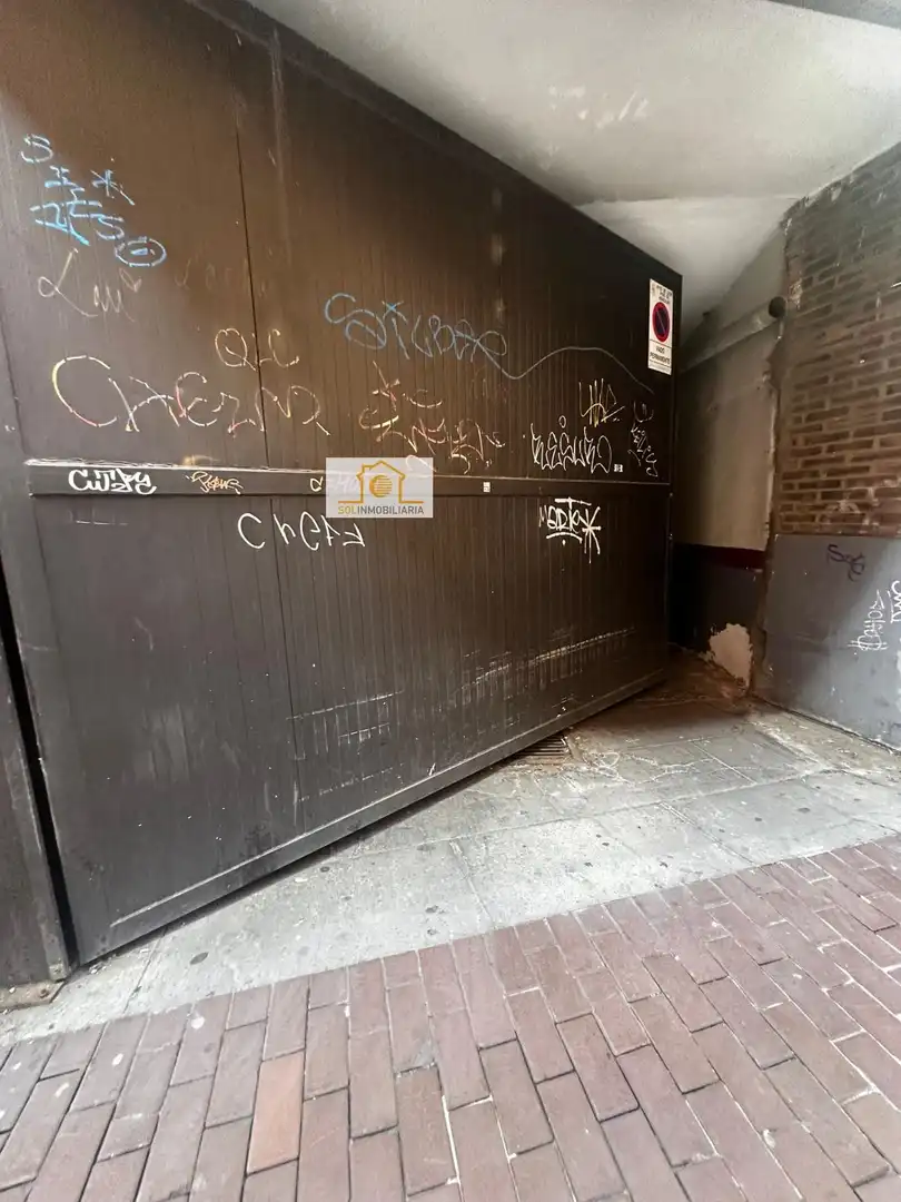Vista exterior de Pis en venda en León Capital  amb Calefacció, Parquet i TV