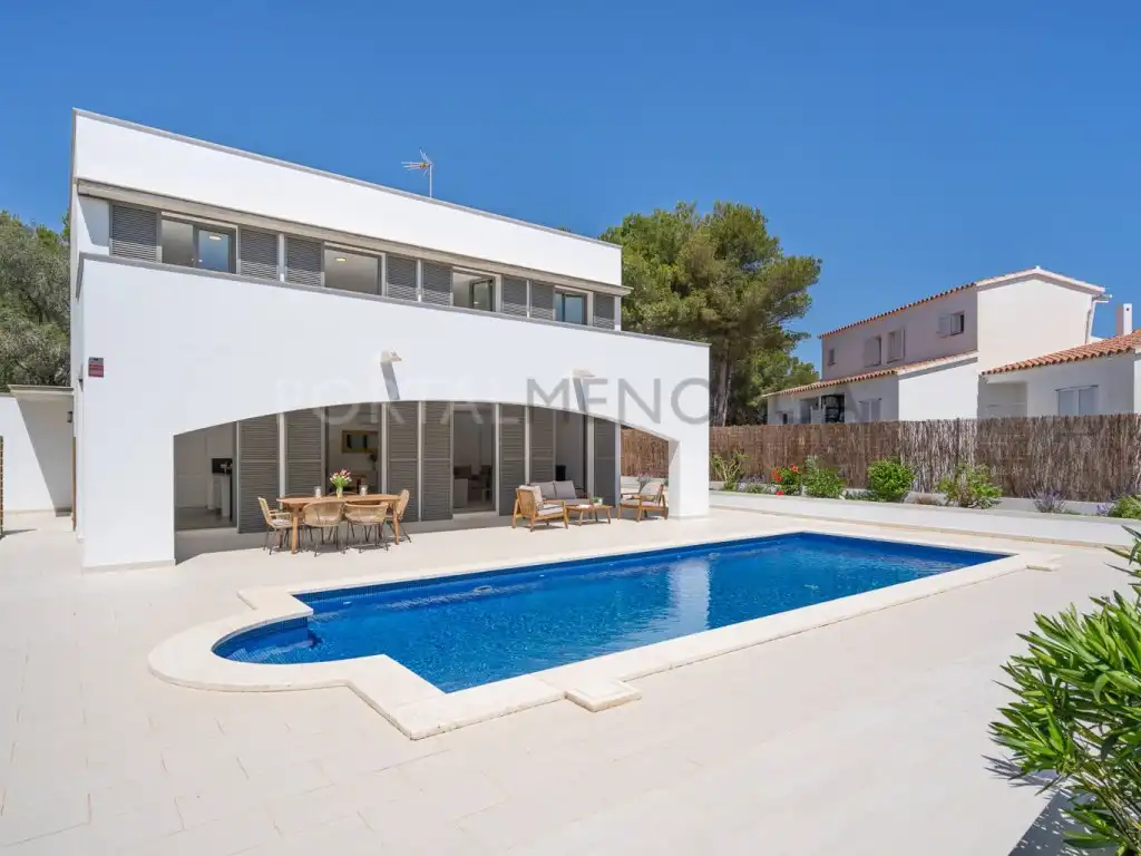 Vista exterior de Casa o xalet en venda en Es Mercadal amb Jardí privat, Terrassa i Piscina