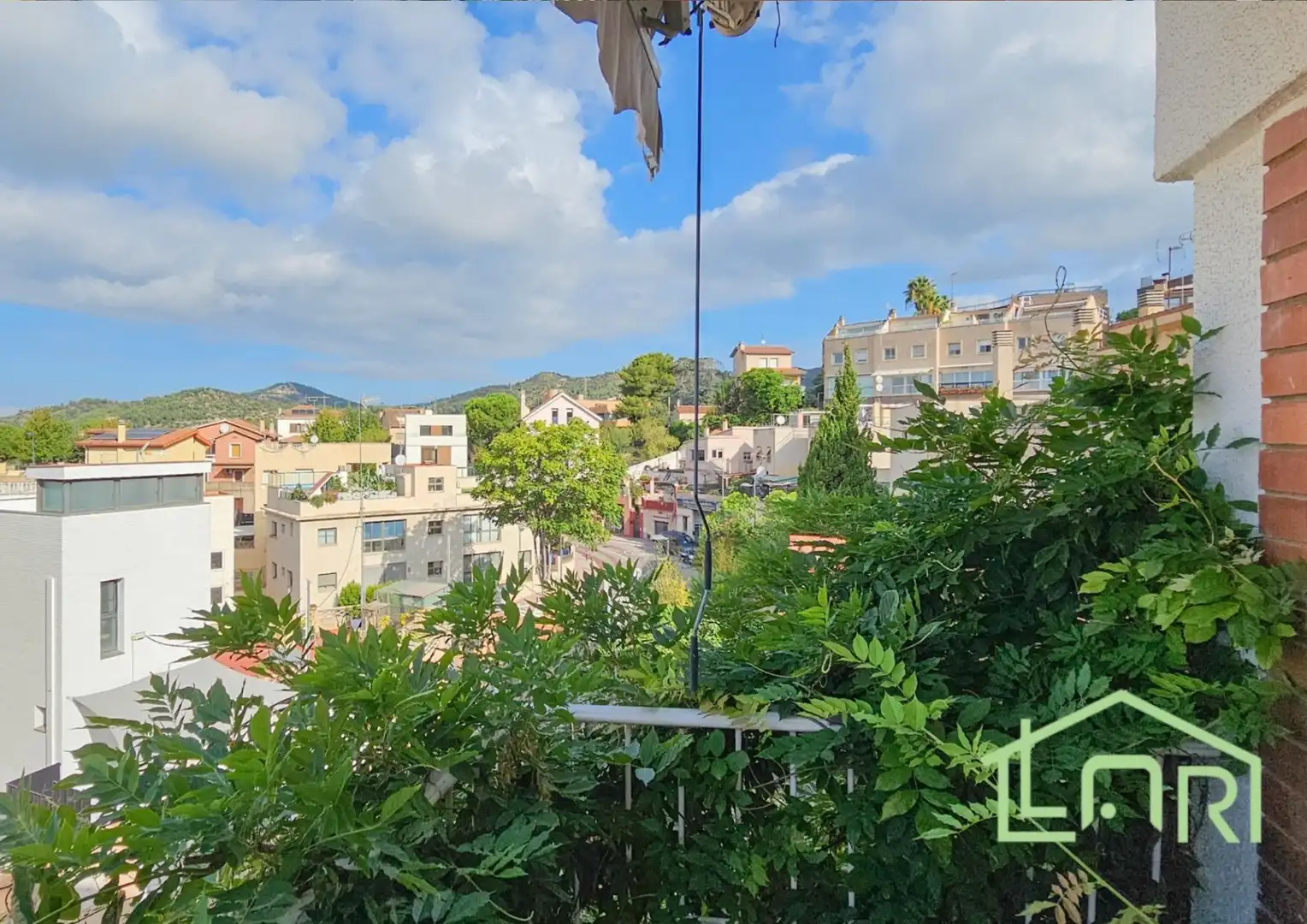 Vista exterior de Casa o xalet en venda en Sant Just Desvern amb Calefacció, Jardí privat i Parquet