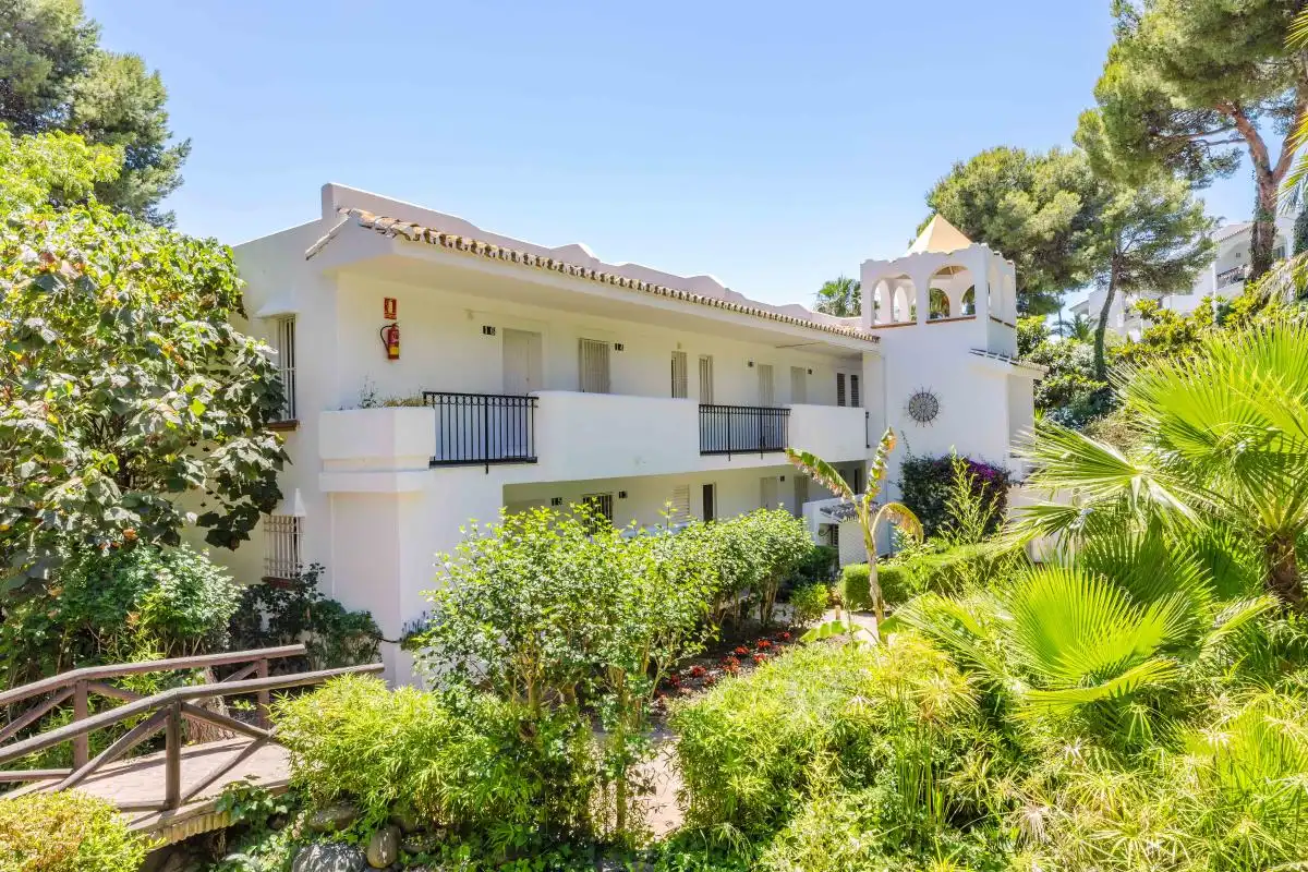 Vista exterior de Pis en venda en Mijas amb Aire condicionat, Calefacció i Jardí privat