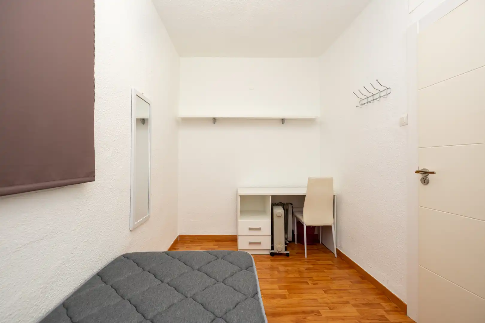 Habitación de Piso de alquiler en Granada con Aire acondicionado, Calefacción y Amueblado