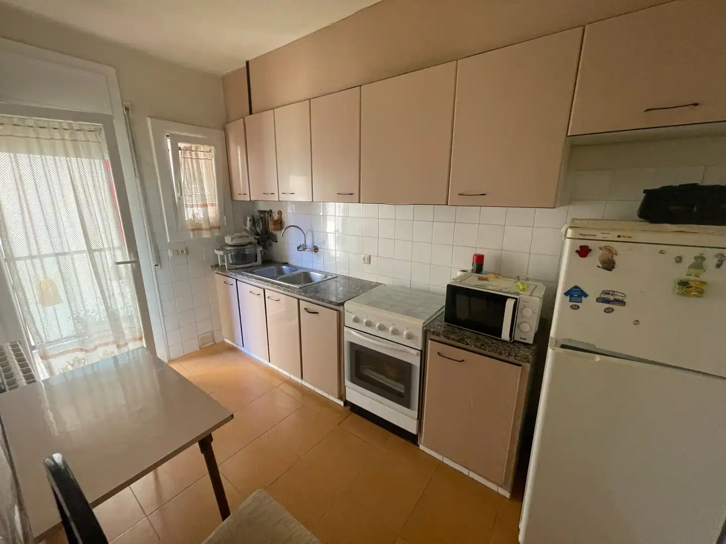 Cuina de Casa o xalet en venda en Olot amb Calefacció i Balcó