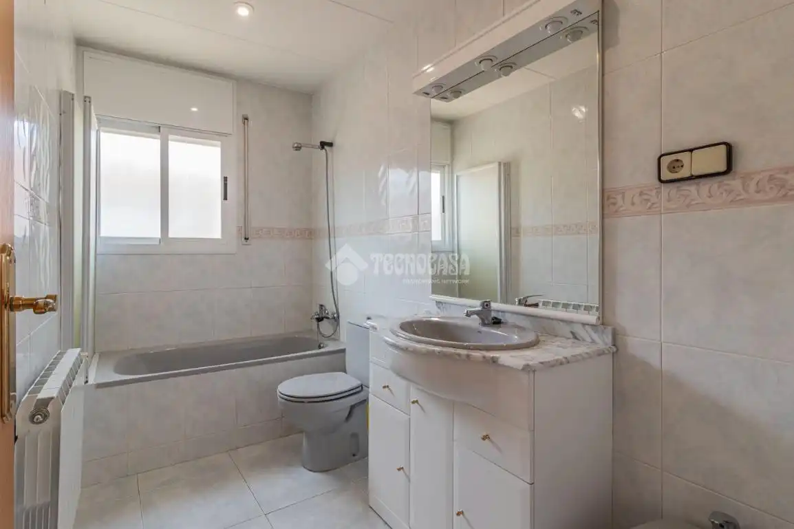 Bathroom of Houses for rent in Sant Cugat del Vallès  with Air Conditioner, Terrace and Balcony