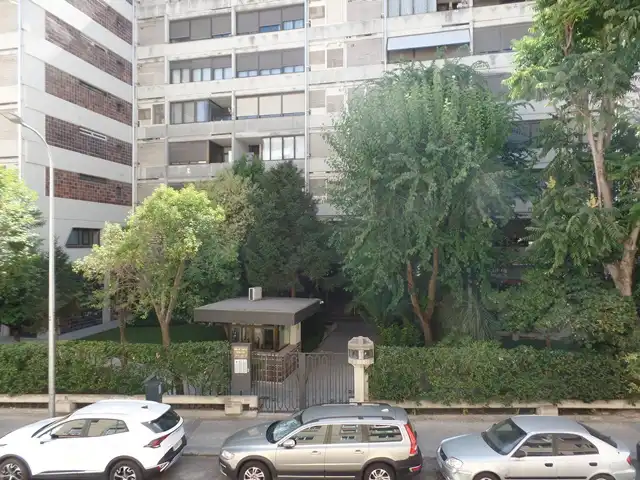 Vista exterior de Piso en venta en Madrid con Calefacción, Horno y Lavadora
