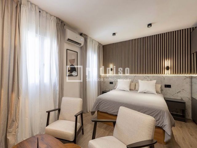 Bedroom of Flat for sale in  Madrid Capital  with Air Conditioner, Heating and Furnished