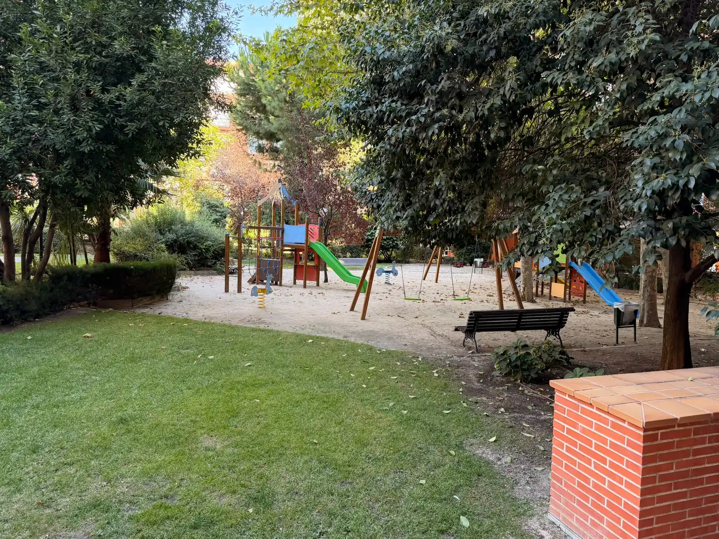 Jardín de Ático en venta en Madrid con Terraza, Trastero y Piscina