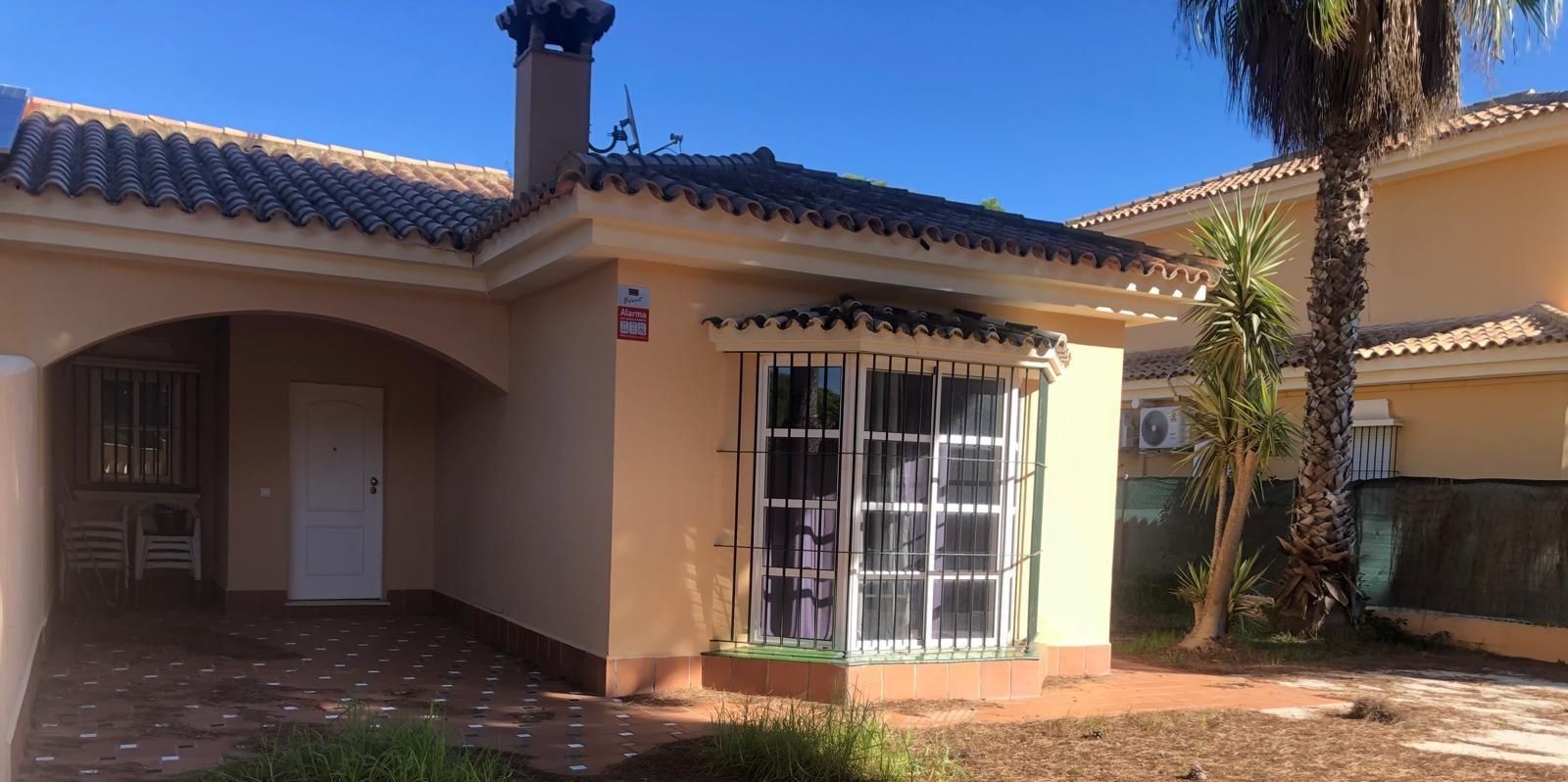 Vista exterior de Casa o xalet en venda en Chiclana de la Frontera