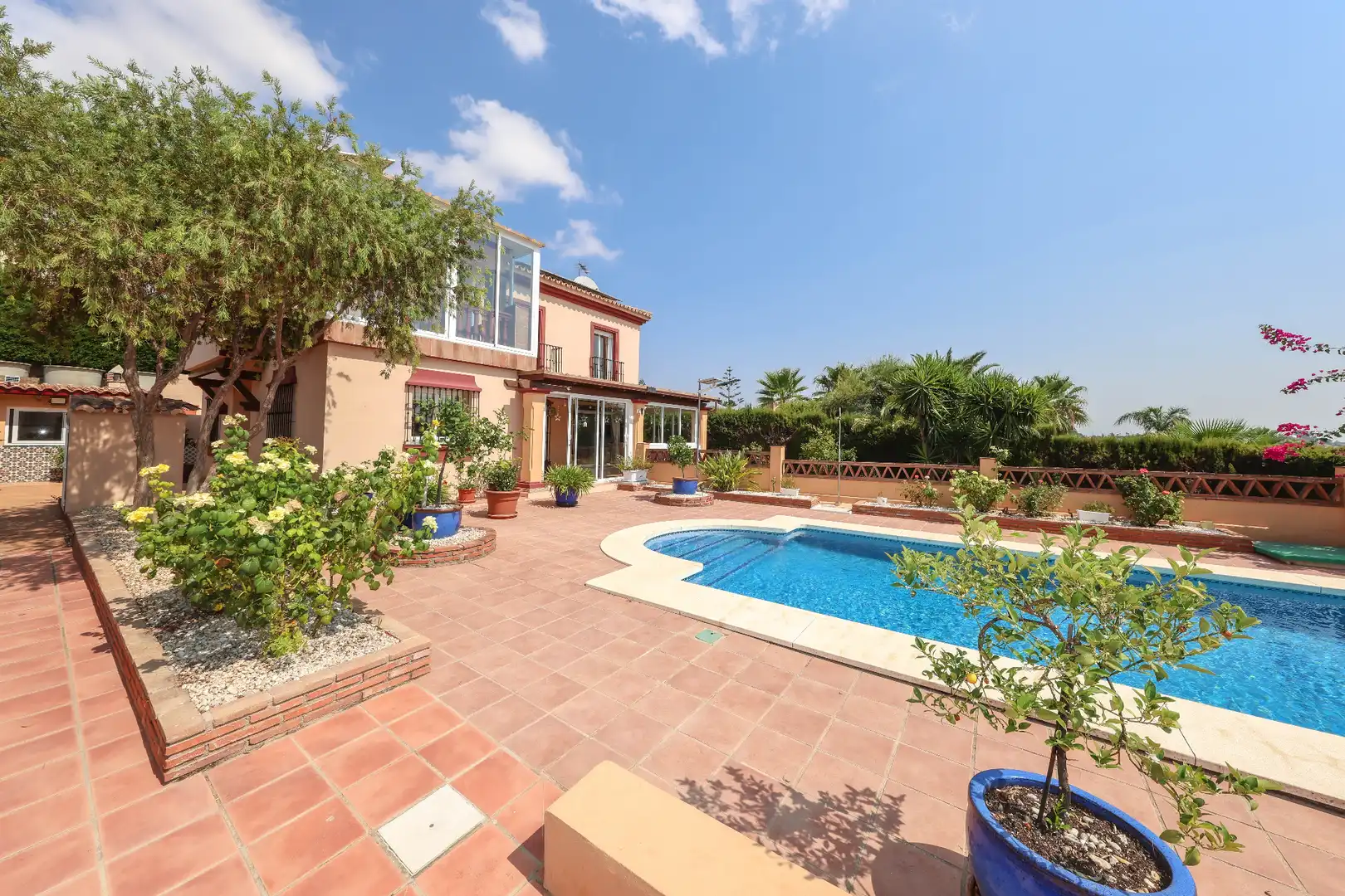 Garden of Houses for sale in Coín