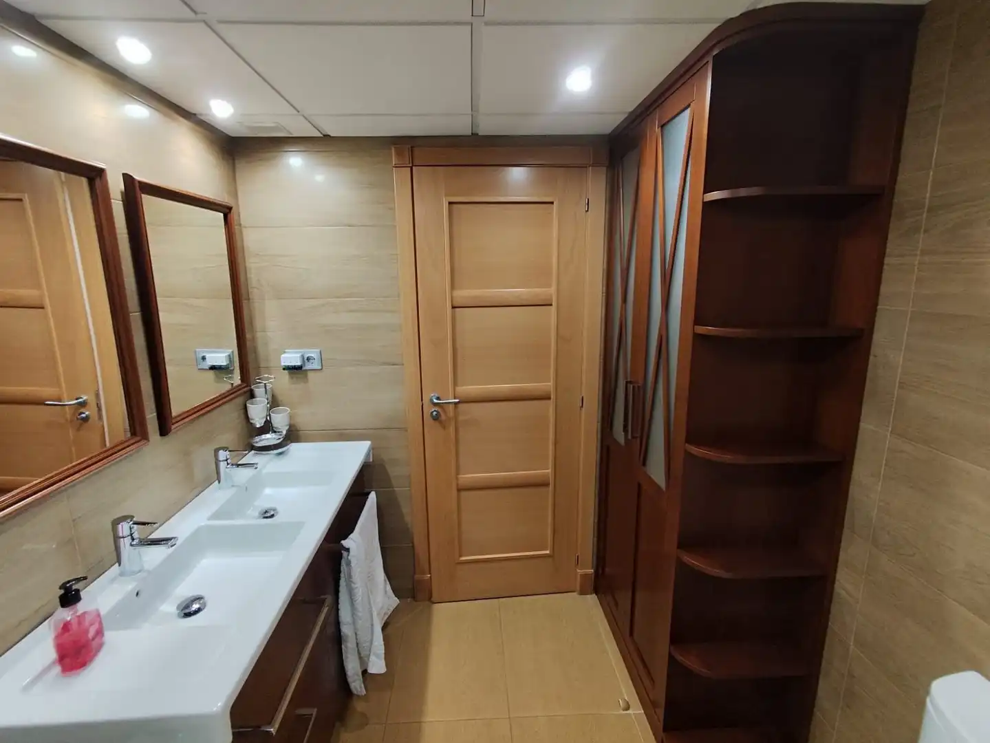 Bathroom of Flat for rent in Barbastro  with Air Conditioner, Heating and Terrace