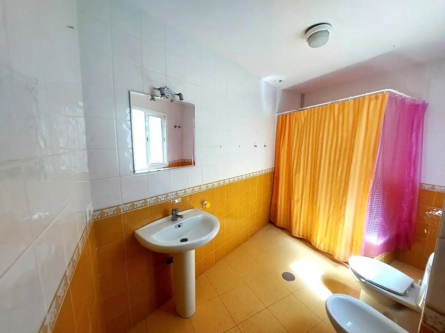 Baño de Casa adosada en venta en Aznalcóllar con Aire acondicionado