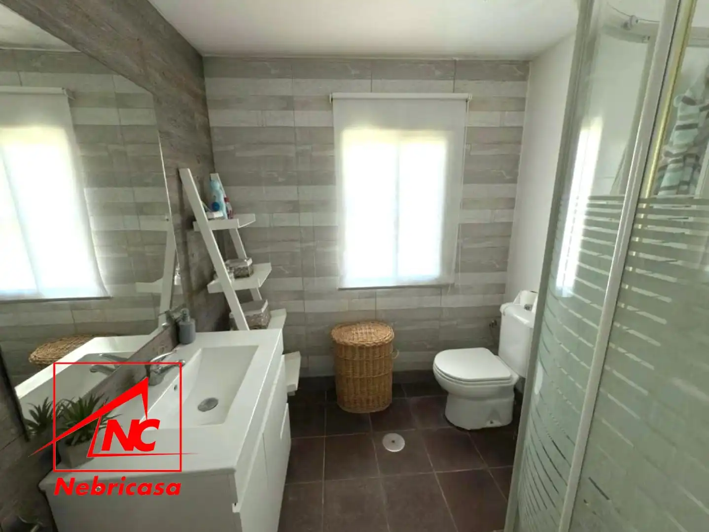 Baño de Finca rústica en venta en Lebrija con Terraza, Piscina y Amueblado