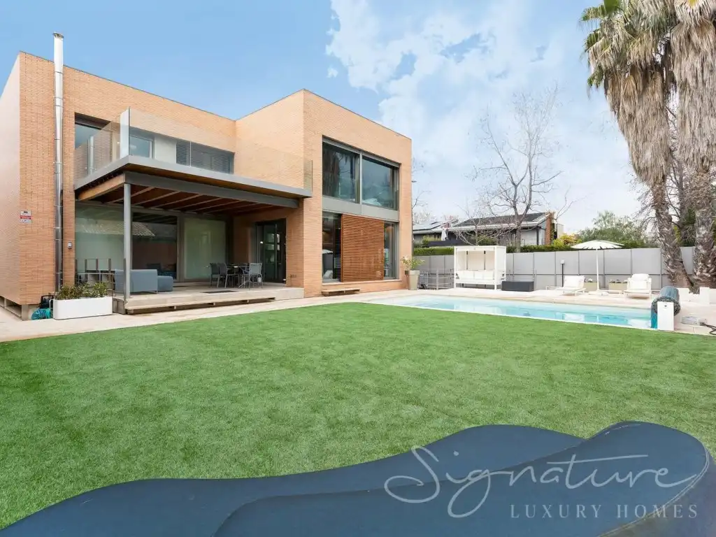 Casa con piscina en alquiler en Calle Ferran Soldevila, imagen 2