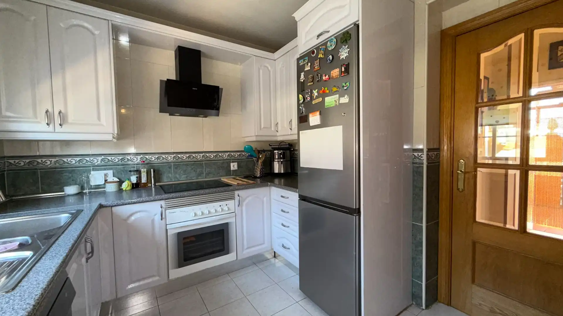 Cocina de Casa adosada en venta en Villa del Prado con Aire acondicionado y Terraza