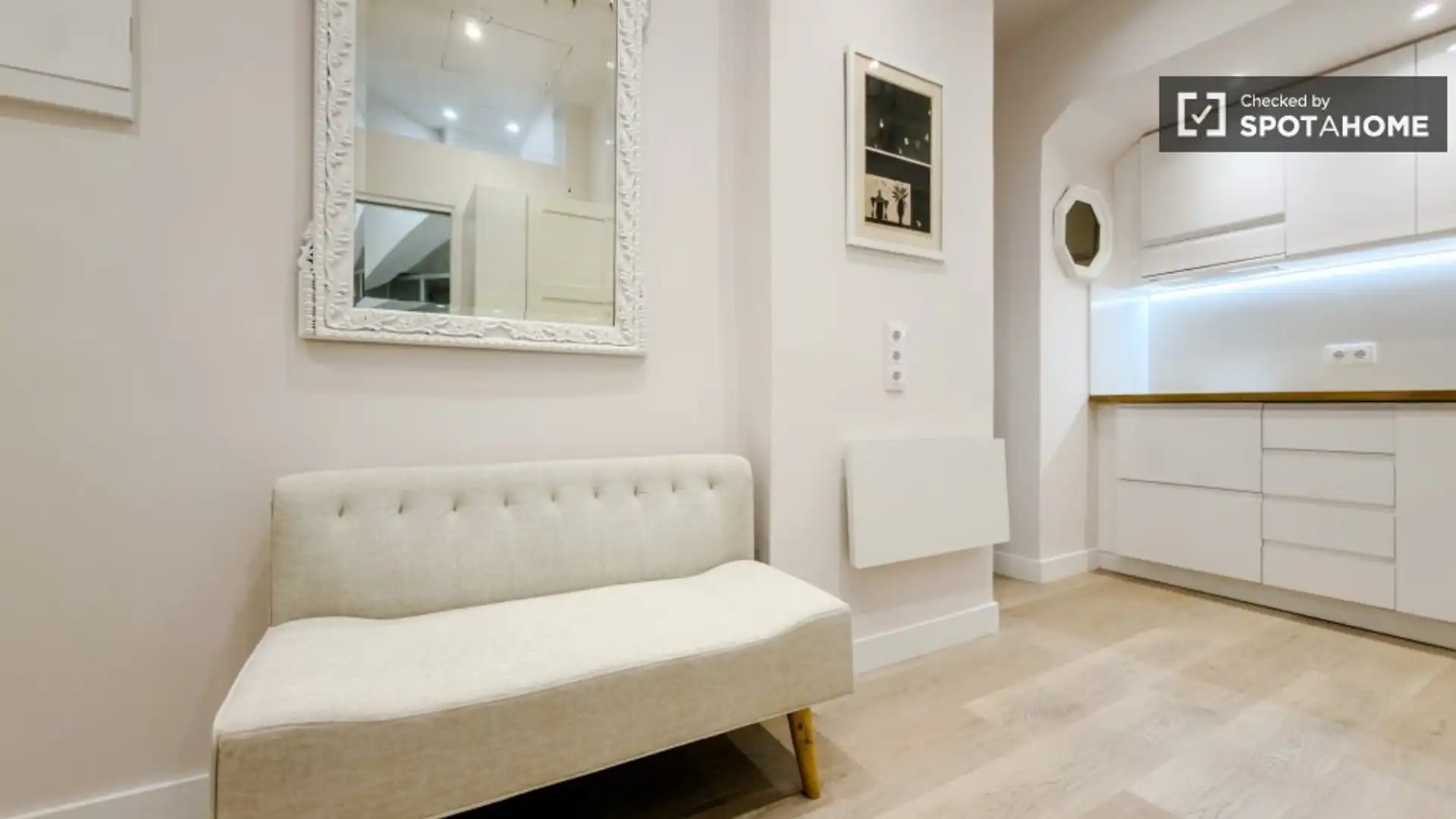 Sala de estar de Piso de alquiler en  Barcelona Capital con Aire acondicionado, Calefacción y Amueblado