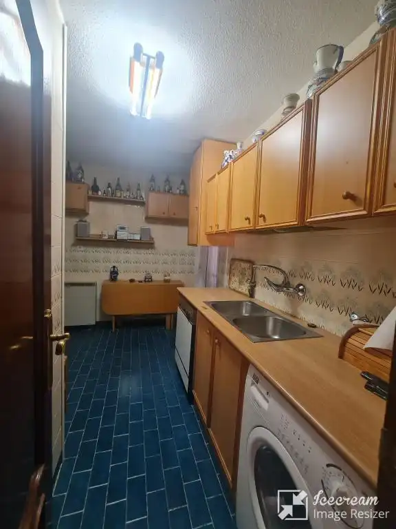 Cuina de Pis en venda en Fuenlabrada amb Calefacció, Parquet i Terrassa