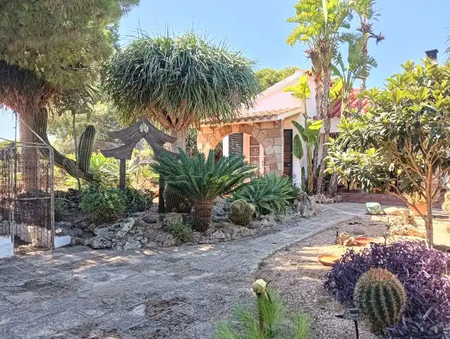Xalet amb piscina en venda a Cala Blanca