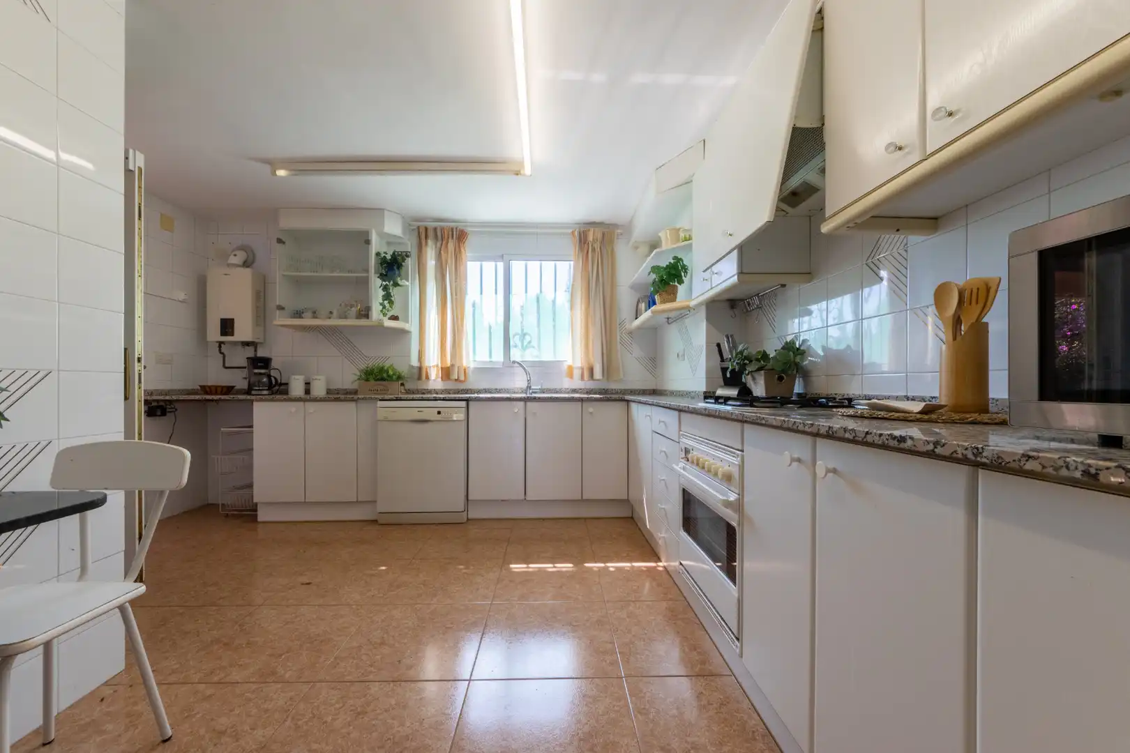 Cuina de Casa adosada en venda en Salou amb Jardí privat, Terrassa i Traster