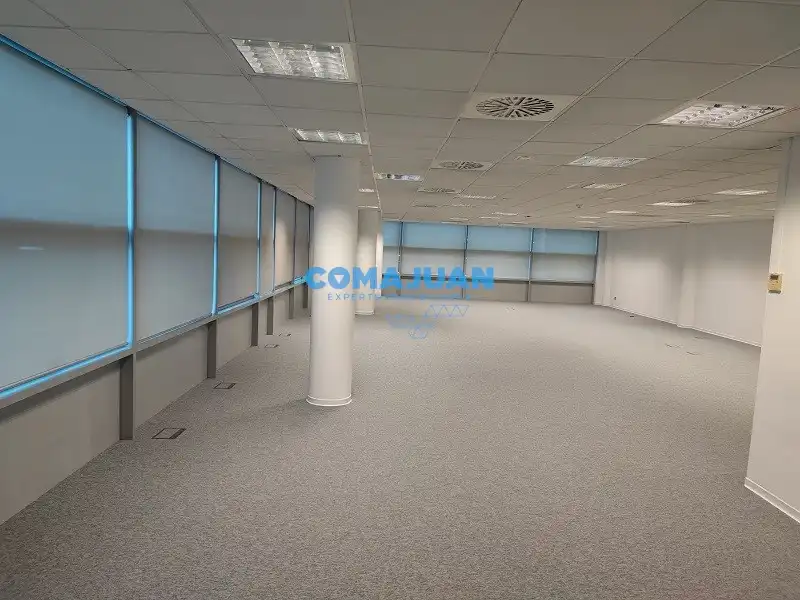 Büro zur Miete in Badalona mit Klimaanlage