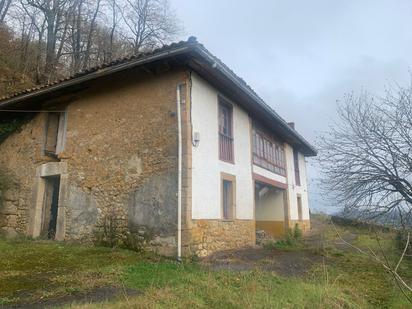 Vista exterior de Casa o xalet en venda en Piloña amb Jardí privat