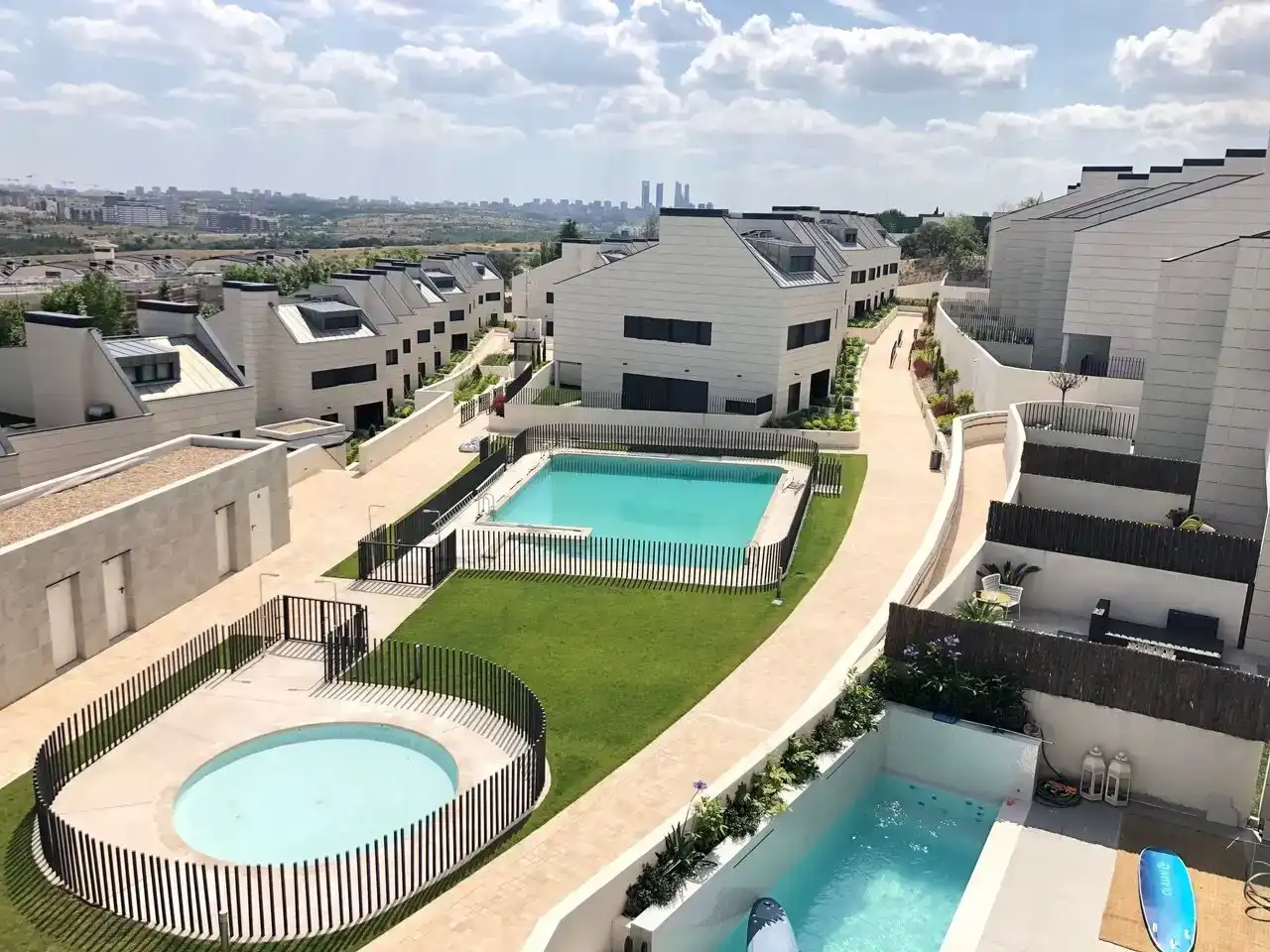 Piscina de Casa o xalet en venda en La Moraleja amb Aire condicionat, Piscina i Balcó