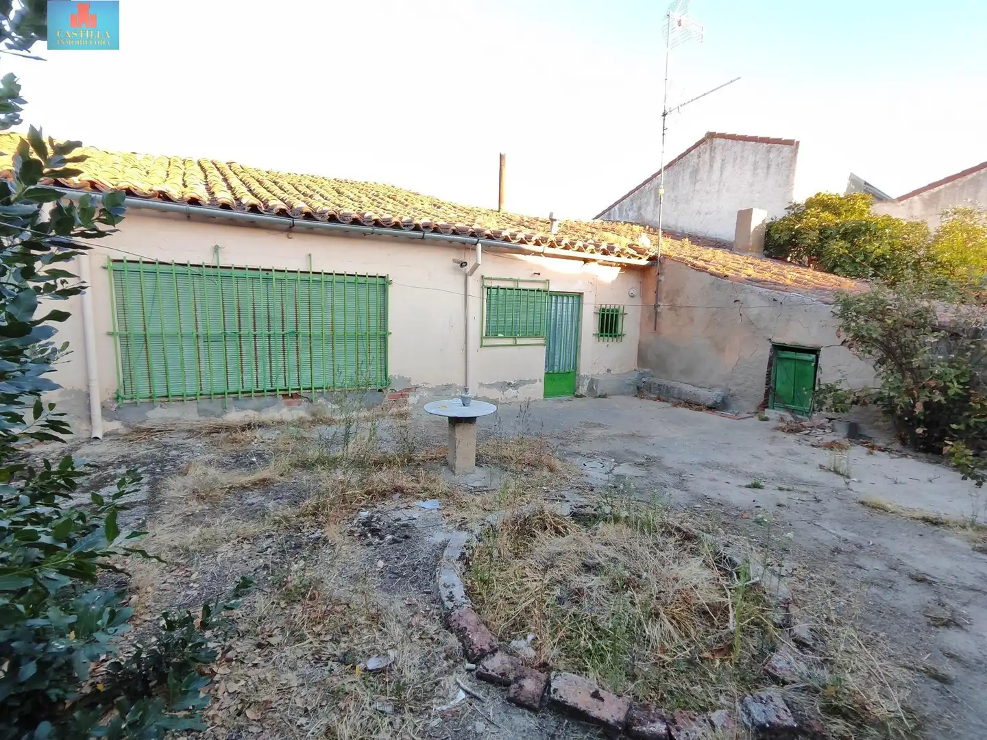 Exterior view of Houses for sale in Velayos  with Private garden and Storage room