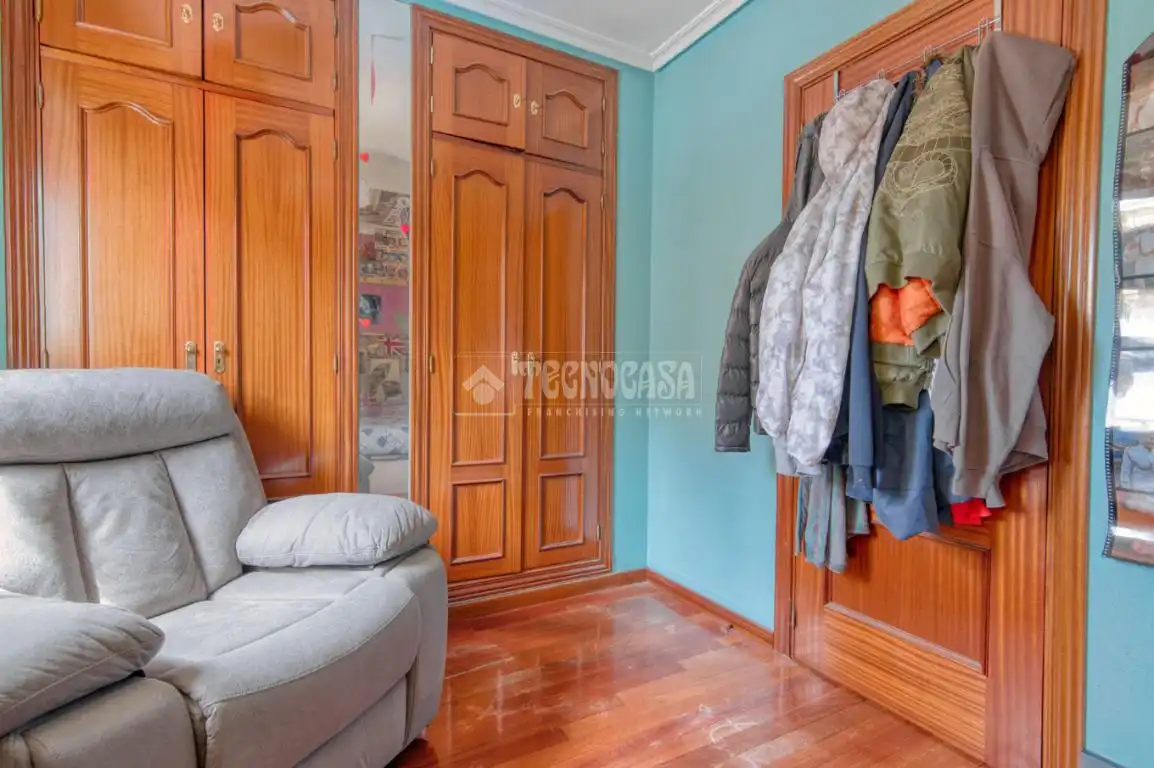 Casa adosada en venta en Valladolid con Calefacción, Parquet y Balcón