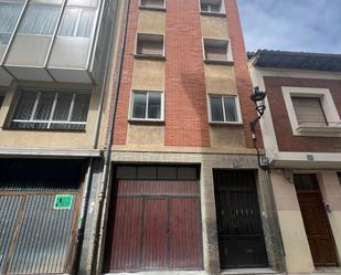 Vista exterior de Casa o xalet en venda en Briviesca amb Jardí privat i Parquet