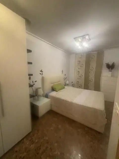 Habitación de Piso de alquiler en Elche / Elx con Aire acondicionado, Amueblado y Balcón