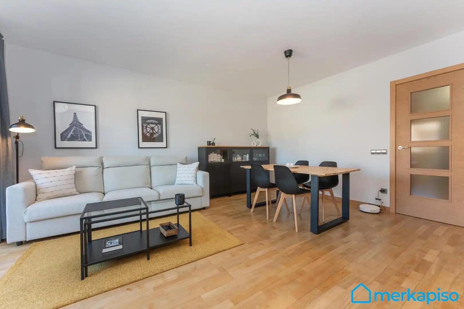 Living room of Flat for sale in L'Hospitalet de Llobregat  with Air Conditioner, Heating and Parquet flooring