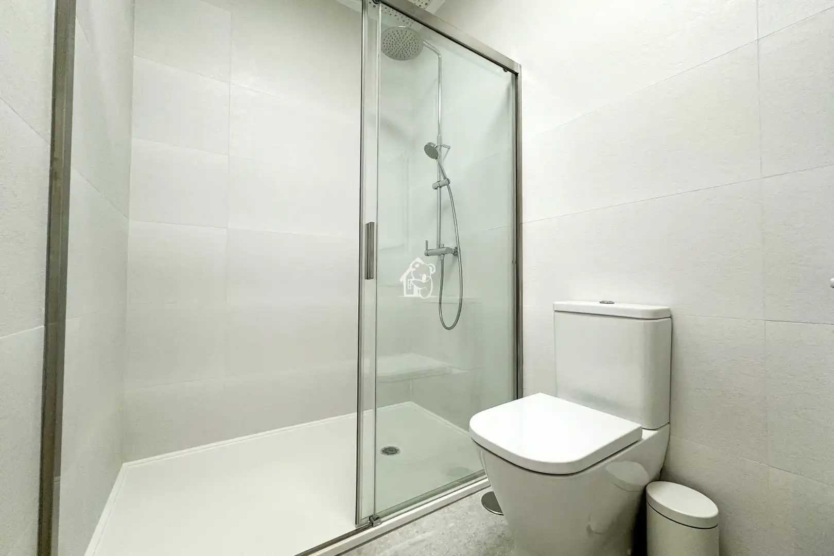 Baño de Estudio de alquiler en Torrevieja con Aire acondicionado, Terraza y Amueblado