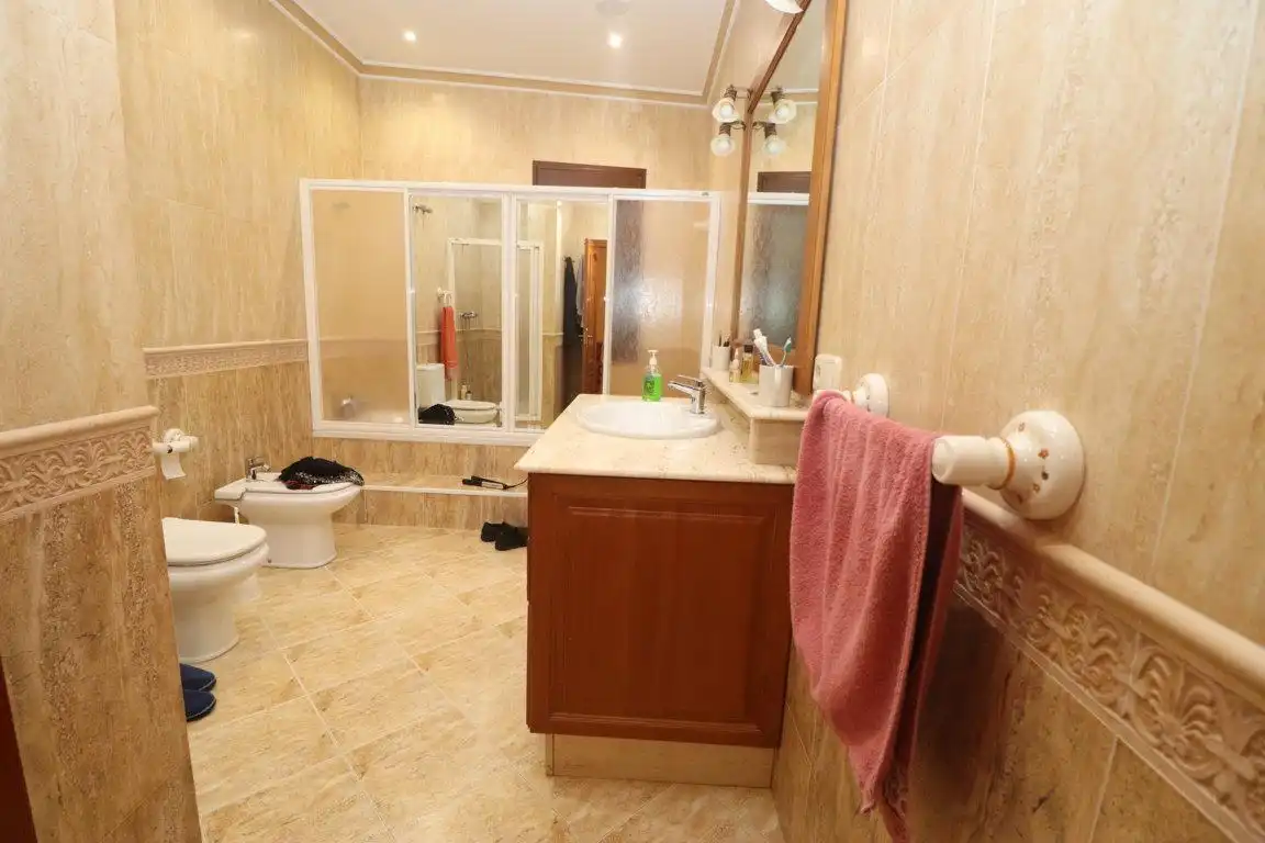 Baño de Casa o chalet de alquiler en Guaro con Jardín privado, Terraza y Trastero