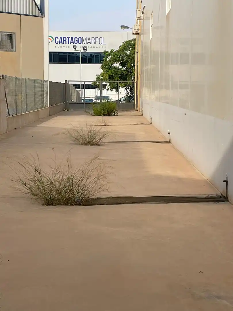 Außenansicht von Fabrikhallen zur Miete in Cartagena