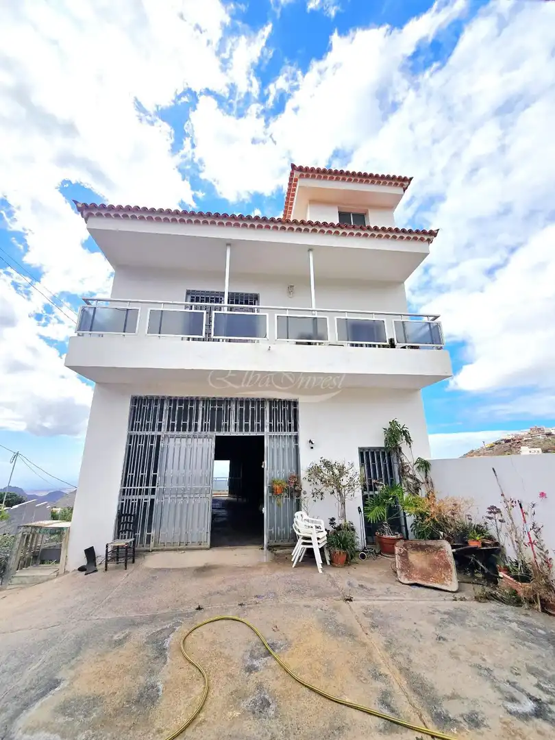 Vista exterior de Casa o xalet en venda en Arona amb Terrassa