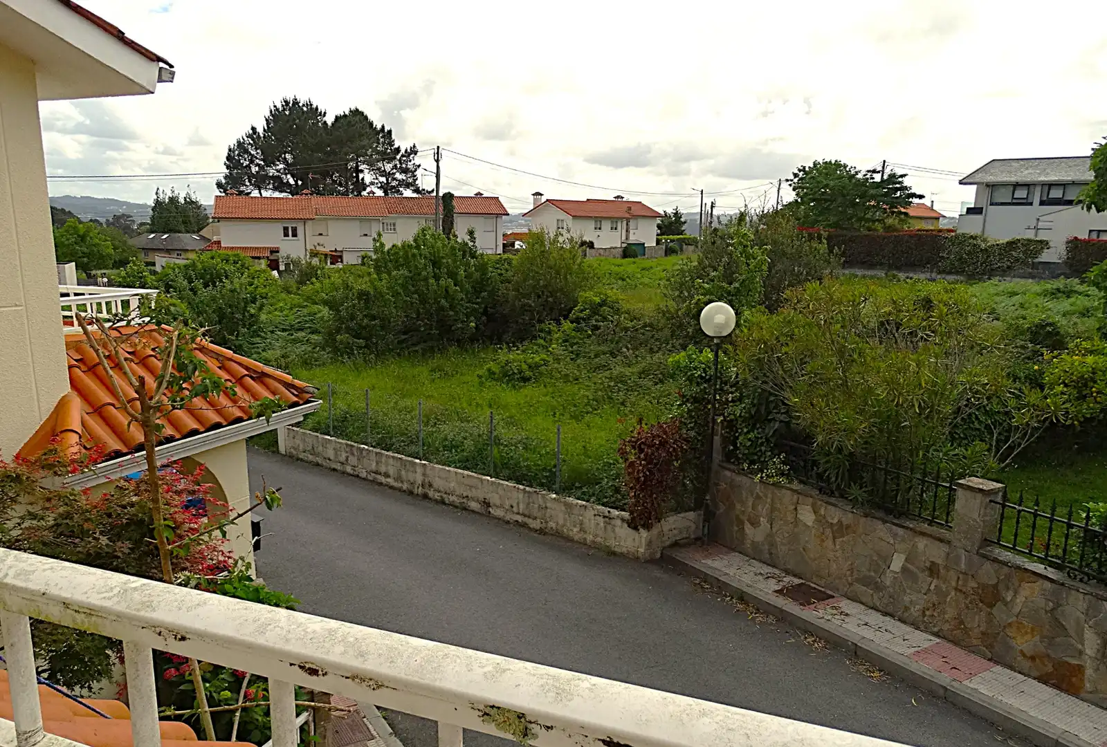 Vista exterior de Casa adosada en venta en Miño con Jardín privado, Parquet y Terraza