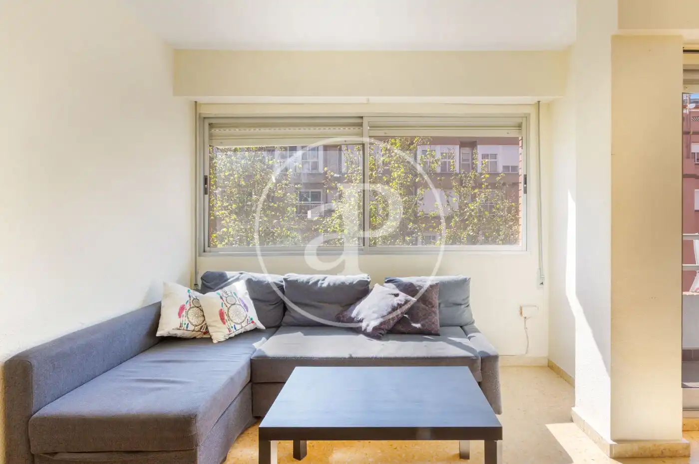 Living room of Flat for sale in Valencia  with Heating, Furnished and Balcony