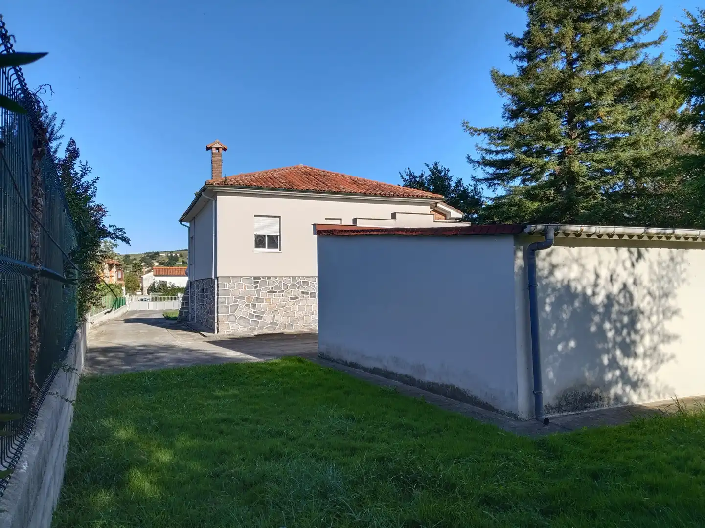Vista exterior de Casa o chalet en venta en Torrelavega  con Calefacción, Jardín privado y Terraza